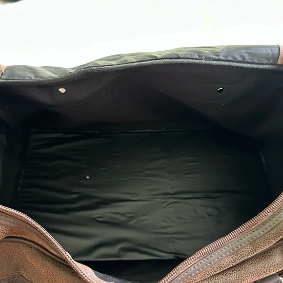 Duffle Carry on Bag - Picture 3 of 3